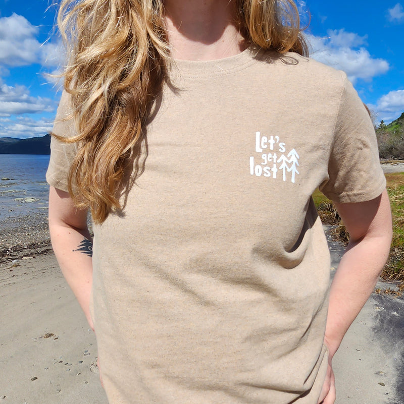 T-shirt Let's get lost - L'Anse-Saint-Jean | Rebelles des bois design