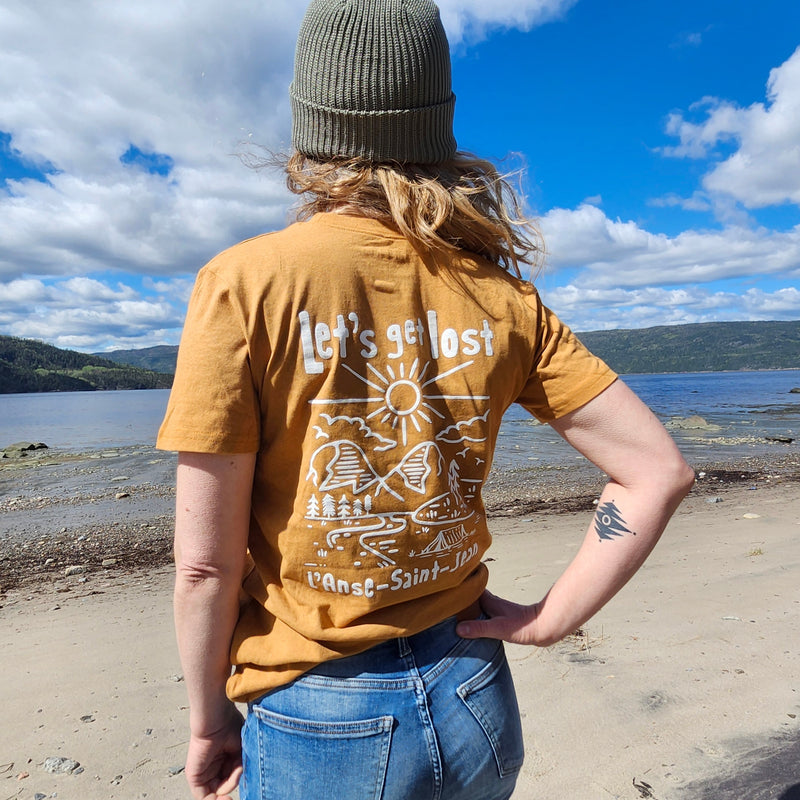 T-shirt Let's get lost - L'Anse-Saint-Jean | Rebelles des bois design