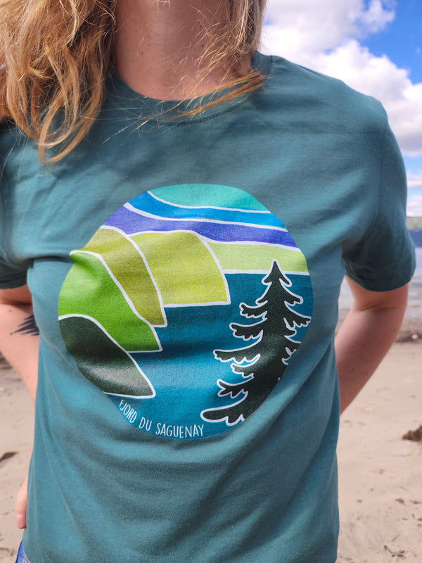 T-shirt maison unisexe | Fjord du Saguenay | Rebelles des bois désigné
