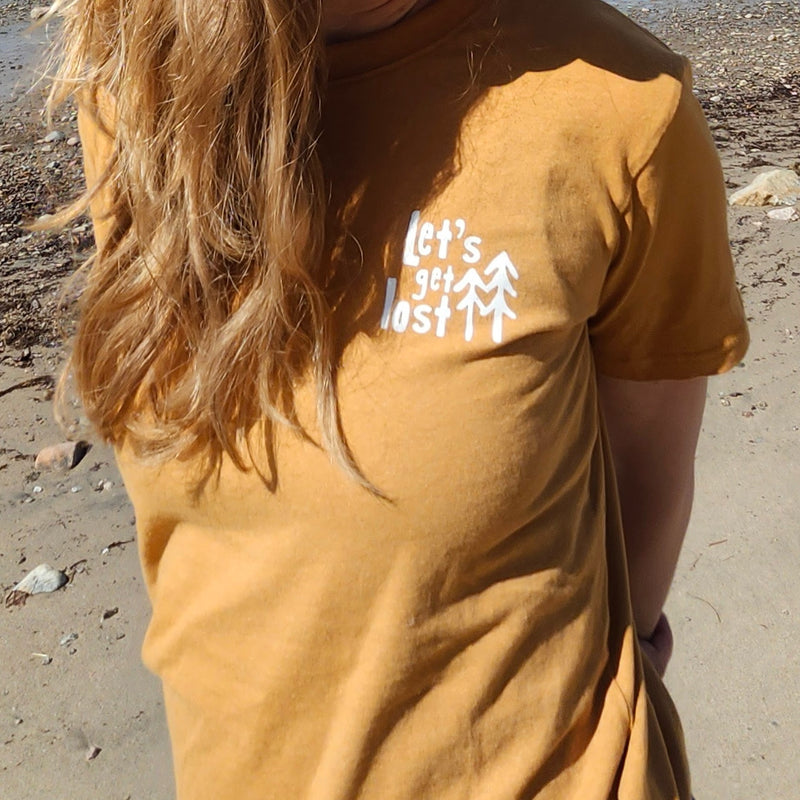 T-shirt Let's get lost - L'Anse-Saint-Jean | Rebelles des bois design