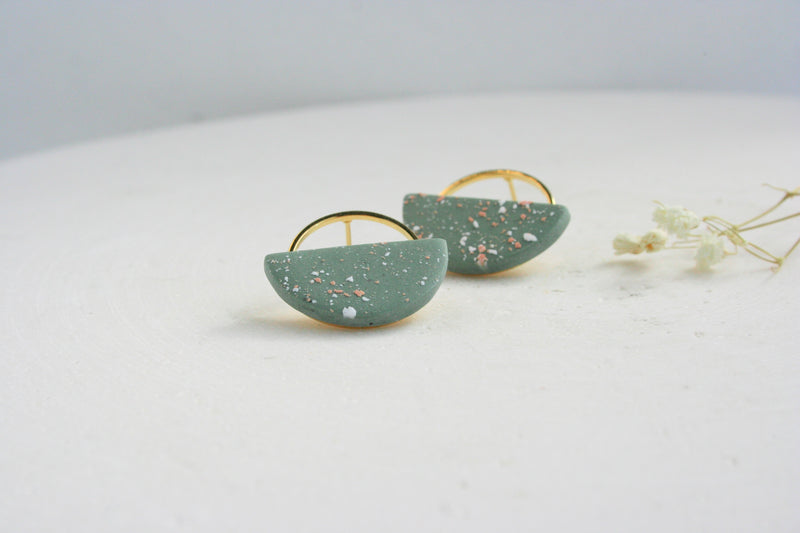 Boucles demi-lune | vert sauge, blanc et pêche | Boucle d'or