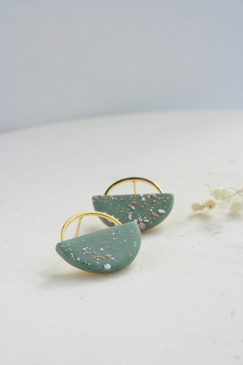 Boucles demi-lune | vert sauge, blanc et pêche | Boucle d'or