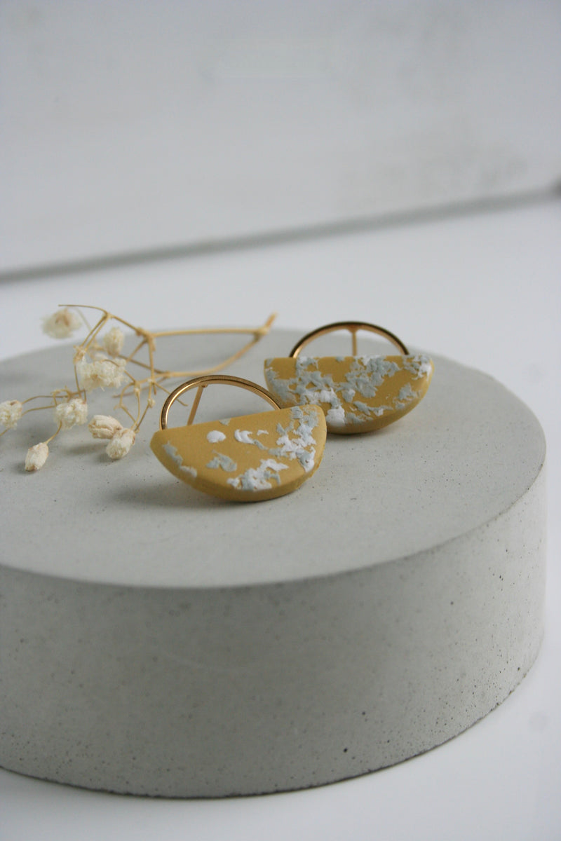 Boucles demi-lune | jaune et confettis | BOUCLE D'OR