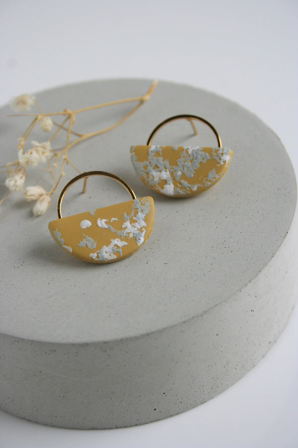 Boucles demi-lune | jaune et confettis | BOUCLE D'OR