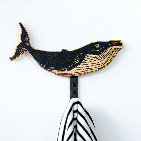 Crochet mural en bois - Baleine à bosse